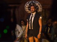 Les trois nouveaux épisodes de la série de Jonathan Cohen sont dominés par de nombreuses révélations alors que le jeu bat son plein. Marc fait une découverte incroyable, les masques ou plutôt les bandeaux tombent, l'amour fait des ravages et le complotisme s'invite sur l'île. C'est parti pour un récap des derniers épisodes. Attention SPOILER !