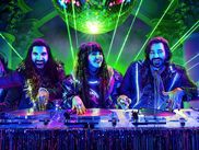 C’est la bonne nouvelle de l’été : nos vampires préférés sont déjà de retour pour une quatrième saison de leurs aventures en absurdie. Et trois ans après son apparition sur nos écrans, What We Do in the Shadows n’a rien perdu de sa fraîcheur et de son humour, bien au contraire.