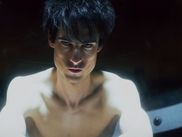 Depuis sa première publication il y a plus de trente ans, le cultissime roman graphique de Neil Gaiman figurait en bonne place au panthéon des œuvres considérées comme inadaptables à l’écran. C’est pourtant l’exploit que vient de réaliser Netflix, avec cette nouvelle série à gros budget, très fidèle à la trame et à l’esprit des comics Sandman.