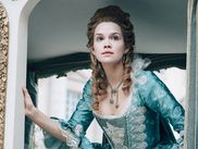 Après Versailles, la Création Originale CANAL+ revient à l’Ancien Régime avec une nouvelle série d’époque sur l’Archiduchesse d’Autriche et épouse de Louis XVI. Cette production ambitieuse entend présenter Marie-Antoinette sous un jour différent, rarement vu dans les innombrables adaptations à l’écran de son destin tragique.
