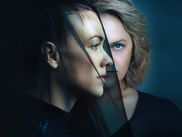 Renouvelée pour une sixième et dernière saison il y a quelques jours, la série dérivée du roman visionnaire de Margaret Atwood est déjà de retour pour dix nouveaux épisodes très attendus. Et après la conclusion inoubliable de la saison 4, The Handmaid’s Tale devrait nous réserver un affrontement à couteaux tirés entre les personnages joués par Elisabeth Moss et Yvonne Strahovski.