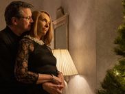 Nommés aux Emmy Awards cette année, les deux acteurs principaux de The Staircase ne constituent qu’un des arguments de cette nouvelle série basée sur l’histoire tragique et mystérieuse du couple Peterson.