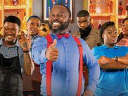 A partir du 11 décembre, la première série CANAL+ORIGINAL 100% humour s’invite sur CANAL+POP !
Ecrite par Valéry Ndongo, humoriste camerounais qu’on ne présente plus, et réalisée par Boris Oué, KONGOSSA LOUNGE est une véritable sitcom panafricaine.
Bar le plus populaire de Douala, KONGOSSA LOUNGE est un lieu de vie, d’échanges et surtout de commérages…
On y croise des personnages drôles et attachants, interprétés par les plus grands talents humoristiques africains tels que Oumar Manet, Prissy La Dégammeuse, Juste Parfait, ou encore Charly Nyobe, la jeune Sylvanie Njeng et Jeanne Mbenti …
Entre intrigues comiques et situations cocasses, cette nouvelle série promet du rire, beaucoup de rires !