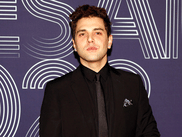 Xavier Dolan, le talentueux cinéaste québécois, revient sur le devant de la scène avec sa première série "La Nuit où Laurier Gaudreault s'est réveillé", une Création Originale CANAL+. 

Ambitieuse sur le fond et splendide dans la forme, "La Nuit où Laurier Gaudreault s'est réveillé" est une œuvre aussi singulière que le sont ses films. Xavier Dolan revient sur le projet.