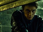 Projetée en compétition au festival CANNESERIES 2022, cette série d'époque nous plonge dans les années de plomb de la Belgique, marquées par une grande violence et notamment par les meurtres commis dans la province de Brabant. Mais outre sa dimension politique assumée, 1985 est aussi une magnifique série sur le passage à l'âge adulte et la fin de l'innocence.