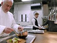 Vainqueur pour la sixième année consécutive du titre de meilleur restaurant du monde, le célèbre chef français nous fait entrer dans les coulisses de sa réussite et de sa vie avec ce documentaire intime... qui donne aussi très faim.