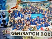 Championne du monde des moins de 20 ans en 2018 et 2019, la France possède un vivier de jeunes talents exceptionnels en rugby. Mais la transition vers une carrière professionnelle et l’équipe nationale élite est loin d’être toujours évidente, comme le montre ce documentaire où apparaissent notamment Romain Ntamack, Arthur Vincent et Cameron Woki.