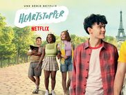 Un peu plus d’un an après le phénomène mondial déclenché par sa première saison, le teen drama d’Alice Oseman revient avec huit nouveaux épisodes placés sous le signe du coming out et de thèmes un peu plus adultes et difficiles. Mais une nouvelle fois, il est impossible de résister à la romance queer made in Heartstopper, d’autant qu’une partie de cette saison 2 prend place à Paris.