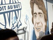 Supporter de l’Olympique de Marseille depuis toujours, le journaliste et écrivain Philippe Pujol a décidé de tourner un film qui rend hommage à la passion débordante des habitants de la ville pour le club. Il en tire un portrait collectif touchant qui met en évidence le rôle social de l’OM dans la vie des supporters marseillais.