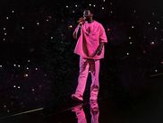 Sorti de l’ombre écrasante de la Sexion d’Assaut et de son frère (Gims) depuis longtemps, l’artiste franco-congolais est aujourd’hui capable de remplir un stade comme le Parc des Princes. À l’occasion de ce concert exceptionnel, Dadju est revenu longuement sur toutes les étapes de son parcours, pour une Création Documentaire CANAL+ tournée sur plusieurs années et dans son intimité.