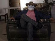 La guerre lancée en 2006 par le Mexique et les États-Unis contre les cartels de la drogue est-elle bidon ?  C’est la question que pose cette nouvelle Création Documentaire. Ses quatre épisodes détaillent minutieusement les graves manquements de cet affrontement aux dés pipés, avec le témoignage de nombreux membres du cartel de Sinaloa, l’organisation du célèbre El Chapo.