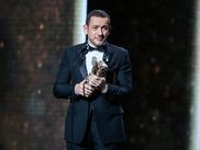 Si les cérémonies de récompenses du cinéma sont souvent si longues, c’est d’abord parce qu’il y a beaucoup de prix à remettre. Et si certains ont été rayés de la liste, c’est peut-être parce qu’ils n’étaient pas si indispensables que cela. Avant la 49ème cérémonie diffusée le 23 février sur CANAL+, retour sur ces catégories tombées au champ d’honneur des César.