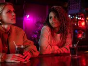 Toujours aussi prolifique, le cinéaste américain a entièrement réalisé les six épisodes de ce thriller haletant à l’intrigue bien retorse. Et à 61 ans, Steven Soderbergh rappelle avec Full Circle qu’il a peu d’équivalents aujourd’hui derrière une caméra.