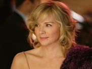 Pour la nouvelle génération qui découvre la série culte de Darren Star, elle est une héroïne qui permet notamment d’inonder les réseaux sociaux avec ses punchlines. Mais Samantha Jones a toujours été la meilleure raison de (re)voir Sex and the City, et voici pourquoi.
