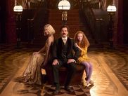 Quelques années après sa rencontre sur le tournage de la saison 3 de Fargo, le couple se donne à nouveau la réplique dans cette adaptation du best-seller d’Amor Towles. Et il est bien difficile de résister à la complicité montrée par Ewan McGregor et Mary Elizabeth Winstead dans A Gentleman in Moscow, série d’époque au charme réconfortant.