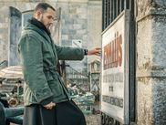 70 ans après le célèbre appel de l’hiver 1954, et alors que le problème du mal-logement est moins réglé que jamais en France, le film de Frédéric Tellier sur l’Abbé Pierre résonne particulièrement aujourd’hui. Et il rappelle le talent fou de Benjamin Lavernhe, nommé aux derniers César pour ce rôle.