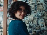 À la croisée de la fiction et du documentaire, ce film expérimental permet à la réalisatrice Mona Achache de ressusciter sa mère à l’aide d’un dispositif inédit. Mais si Little Girl Blue déstabilise autant, c’est aussi parce que l’actrice oscarisée, Marion Cotillard, y livre une des performances de sa vie.