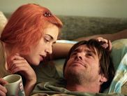 Depuis sa sortie en 2004, il est devenu LE film de rupture culte de plusieurs générations de cœurs meurtris. Méditation dévastatrice sur le souvenir des relations passées, Eternal Sunshine of the Spotless Mind est un objet filmique aussi miraculeux qu’intemporel : vingt ans après, personne ne l’a oublié.