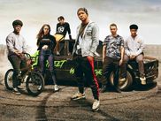 Il y a un an, elle avait l’honneur d’être la première production africaine sélectionnée en compétition à CANNESERIES. Enfin disponible en France, Spinners fait souffler un vent d’air frais sur les séries estivales.