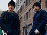 Amis de longue date, les deux stars des films Ocean’s retrouvent le Boston de leur enfance pour un casse complètement foireux mais un buddy movie des plus divertissants. Car plus de 20 ans après Gerry, The Instigators prouve que la complicité entre Matt Damon et Casey Affleck est toujours la même.