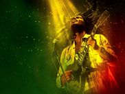 Douze ans après le long documentaire de Kevin Macdonald, l’icône de la Jamaïque a eu droit cette année à son premier biopic. Bien aidé par la prestation habitée de Kingsley Ben-Adir et une bande-son forcément excellente, One Love est un film hommage taillé pour les fans de Bob Marley.