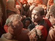 Déterminés à quitter leur Sénégal natal pour rejoindre l'Europe, Seydou et Moussa, tous deux âgés de 16 ans, estiment que le moment est venu de réaliser leur rêve, convaincus de pouvoir s'offrir une existence plus heureuse sur le Vieux Continent. Malgré la réticence et les avertissements de leurs proches, les adolescents, naïfs, se lancent dans un périple incertain, bien décidés à fuir un pays où ils pensent n'avoir aucun avenir. Mais la dure réalité finit par les rattraper et leur voyage se transforme rapidement en un véritable cauchemar. Tombés entre de mauvaises mains, Seydou et Moussa se battent désormais pour leur survie... 
Le chef-d’œuvre sur les dangers de l’immigration clandestine en exclusivité sur CANAL+ Première
