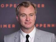 Après le triomphe d’"Oppenheimer", Christopher Nolan est déjà au travail sur son prochain long-métrage. Et comme toujours, l’excitation est à son comble. Ce nouveau projet, encore gardé secret, s’annonce ambitieux avec un casting cinq étoiles où se côtoient Robert Pattinson, Zendaya, et Tom Holland. Mais pourquoi ce mélange de talents issus de Marvel, DC et de Hollywood fait-il déjà tant parler ?
