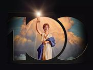 Avec son célèbre logo inspiré de la statue de la Liberté, la société fondée en 1924 par le célèbre Harry Cohn est encore aujourd’hui l’une des majors principales du cinéma hollywoodien. Pour célébrer son centenaire, CINÉ+ OCS met à disposition une grande partie de son catalogue : l’occasion idéale pour replonger dans la riche histoire de Columbia Pictures.