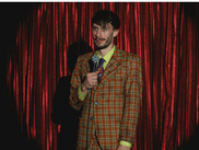 La saison des Golden Globes est imminente ! Si certaines séries à succès s’imposent déjà comme les grandes favorites de la cérémonie, d’autres, plus confidentielles, pourraient bien rebattre les cartes à la dernière minute…