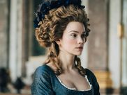 Marie-Antoinette l'affaire du collier sur CANAL+ explore la façon dont l'affaire du collier devient le catalyseur d'une crise majeure pour la monarchie française. Une fresque historique qui résonne étrangement avec notre époque en questionnant la place des femmes au pouvoir et les mécanismes de déstabilisation politique.
