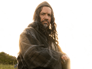 Après une longue attente, la suite tant espérée de "Kaamelott : Premier Volet" d'Alexandre Astier vient de dévoiler sa date de sortie. Le 22 octobre 2025, "Kaamelott : Deuxième Volet - Partie 1" débarquera dans les salles. Une révélation qui confirme qu'il s'agira d'une trilogie. Alexandre Astier a partagé les premières images.