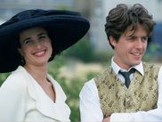 Hugh Grant, c’est un peu le prince charmant des comédies romantiques… mais avec une touche de maladresse et beaucoup de charme british ! Si vous aimez les histoires d’amour pleines d’humour, voici cinq films où il excelle dans l’art de séduire (et de se mettre dans des situations improbables).