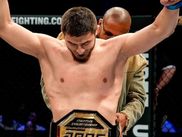 Il est l’un des combattants les plus dominants de l’Ares depuis son arrivée. Abdulrakhman Yakhyaev a conquis les sommets de l’organisation française à une vitesse folle. Le Turc, champion des poids lourds-légers, est l’un des visages à ne pas oublier lors des soirées Ares diffusées par CANAL+. Coup de projecteur sur l'une des stars de l'organisation à quelques jours du 29e événement.