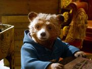 Les deux premiers volets des aventures de Paddington, disponibles en streaming, ont conquis le cœur des spectateurs grâce à leur mélange parfait d'humour british et d'émotion. Pour son troisième opus, l'ours au duffle-coat bleu s'apprête à retrouver ses racines péruviennes dans une nouvelle aventure très attendue, à découvrir sur grand écran dès le 5 février.