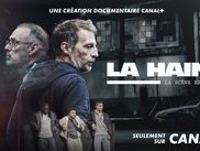 De la violence urbaine à la comédie musicale : le grand écart pourrait sembler impossible. Et pourtant, trente ans après avoir secoué la société française avec La Haine, Mathieu Kassovitz se lance dans l'adaptation de son film culte pour la scène. Une métamorphose audacieuse capturée par une série documentaire en quatre épisodes qui nous plonge dans les coulisses d'une création sous haute tension.