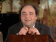 On reproche souvent aux César d’ignorer les comédies, et de préférer les drames et films d’auteur. Pourtant, quelques œuvres populaires, pleines d’humour, ont bel et bien reçu des trophées prestigieux. Retour sur ces comédies que l’Académie n’a pas laissées sur la touche, en attendant de découvrir les lauréats de la 50ᵉ cérémonie.
