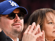 Il a commencé comme un enfant-star, est devenu le visage d’une génération grâce à "Titanic", et s’est imposé comme l’un des acteurs les plus respectés de notre époque. À 50 ans, Leonardo DiCaprio est une vraie légende vivante du cinéma. Retour sur une carrière exceptionnelle et un regard sur ce qui l’attend encore.