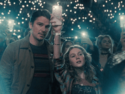 Dans son dernier film, le réalisateur M. Night Shyamalan fait le pari d’entrecroiser fan culture et thriller. Le résultat est unique en son genre, et rend hommage à la musique pop tout en maintenant une tension haletante.