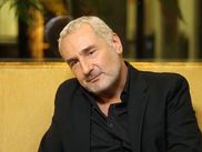 Porté par la performance d'Adèle Exarchopoulos et François Civil, ce film StudioCanal a rencontré un succès phénoménal et offert le César du meilleur acteur dans un second rôle à Alain Chabat. Gilles Lellouche, réalisateur, revient sur la genèse de son second long-métrage.