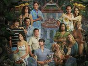 Alors que la saison 3 se termine, l'identité du corps flottant aperçu dans le premier épisode reste un mystère. Qui sera la victime de cette saison thaïlandaise ? Les théories les plus farfelues circulent sur les réseaux sociaux alors que les coups de feu entendus en introduction laissent présager un dénouement explosif. Décryptage des scénarios qui pourraient attendre les clients privilégiés du prestigieux resort.