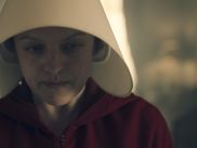 Les univers dystopiques fascinent autant qu’ils effraient. Entre critique sociale, anticipation glaçante et questionnements philosophiques, ces séries nous plongent dans des futurs inquiétants, parfois trop proches de notre réalité. Voici cinq séries dystopiques incontournables qui vous feront réfléchir… et frissonner.