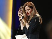 Chaque année, le célèbre trophée en bronze trouve un nouveau foyer. Entre drames bouleversants, thrillers haletants et comédies acides, les films sacrés aux César du Meilleur Film ont ému, surpris et marqué le cinéma français. Si vous avez raté ces bijoux, il est encore temps de les ajouter à votre liste de films à voir absolument ! On vous rafraîchit la mémoire avant la 50ème édition, le 28 février sur CANAL+.