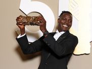 Le 28 février 2025, la 50ᵉ cérémonie des César a couronné Abou Sangaré du prix de la Révélation masculine pour son rôle dans "L'Histoire de Souleymane" de Boris Lojkine. Cette récompense vient consacrer le parcours extraordinaire d'un jeune homme de 23 ans, dont l'histoire personnelle résonne étrangement avec celle de son personnage à l'écran.