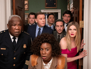 Cette comédie policière en huit épisodes, récemment lancée sur Netflix, nous plonge dans les coulisses de la Maison-Blanche à travers une enquête loufoque menée par une détective excentrique. Une série qui revisite les codes du whodunit avec la touche distinctive de la créatrice de Scandal.