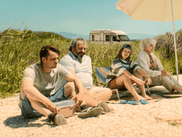 Dans son premier film, la réalisatrice Enya Baroux raconte le suicide assisté, mais aussi la famille, l’amour et la joie de vivre. Un beau projet qui lui a valu un succès mérité au Festival de l’Alpe d’Huez.