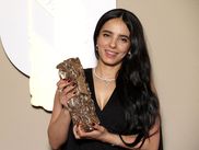 Ce vendredi 28 février sur la scène de l'Olympia, Hafsia Herzi a remporté le César de la meilleure actrice pour son rôle dans "Borgo" de Stéphane Demoustier. Une récompense qui intervient 17 ans après son César de la révélation pour "La Graine et le Mulet".