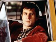 Alors que The Alto Knights débarque en salle, retour sur dix rôles majeurs qui ont façonné la légende de Robert De Niro. De mafieux charismatiques en outsiders habités, l’acteur a marqué l’histoire du cinéma avec des performances inoubliables.