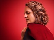 THE HANDMAID’S TALE : LA SERVANTE ÉCARLATE vient de s’achever sur CINE+OCS avec un final grandiose pour la sixième et ultime saison, concluant une série devenue emblématique pour sa représentation glaçante d’un futur dystopique et ses résonances troublantes avec notre époque.