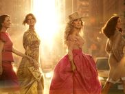 Le reboot de Sex and the City revient en force pour une troisième saison dès le 29 mai sur CANAL+. Cosmopolitan, amours tumultueuses et turbulences sont à prévoir : découvrez ce qui attend Carrie Bradshaw et sa bande de copines pour leur été, qui s'annonce sous le signe du renouveau!
