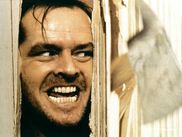 Si vous pensiez que le monstre sous le lit appartenait à votre enfance, ces films vont vous prouver le contraire. Du clown tueur au tueur masqué qui connaît vos films préférés, voici dix pépites du cinéma d’horreur qui vont vous faire regretter d’avoir éteint la lumière. À vos risques et cauchemars.